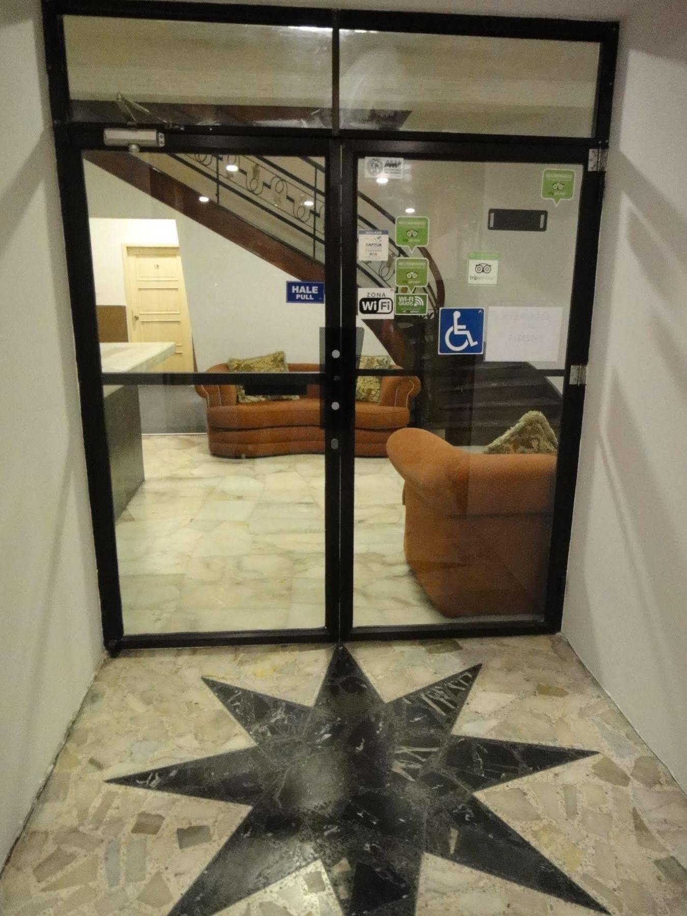Alston Inn Hotel 키토 외부 사진