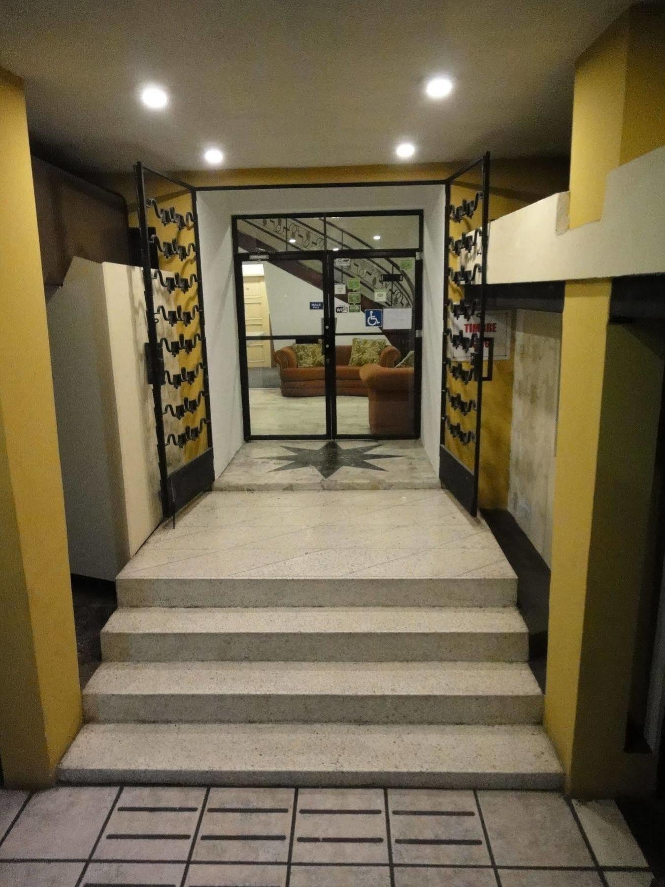 Alston Inn Hotel 키토 외부 사진
